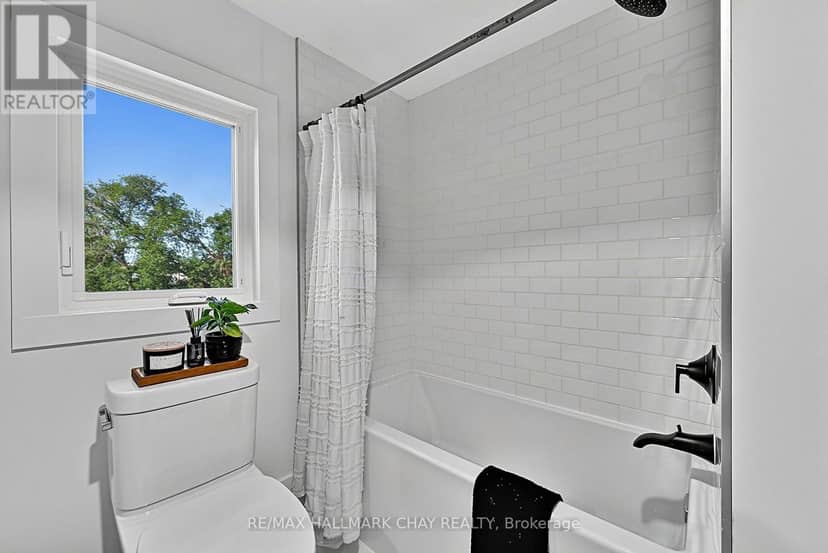 32 Caroline Street — photo 33 of 40