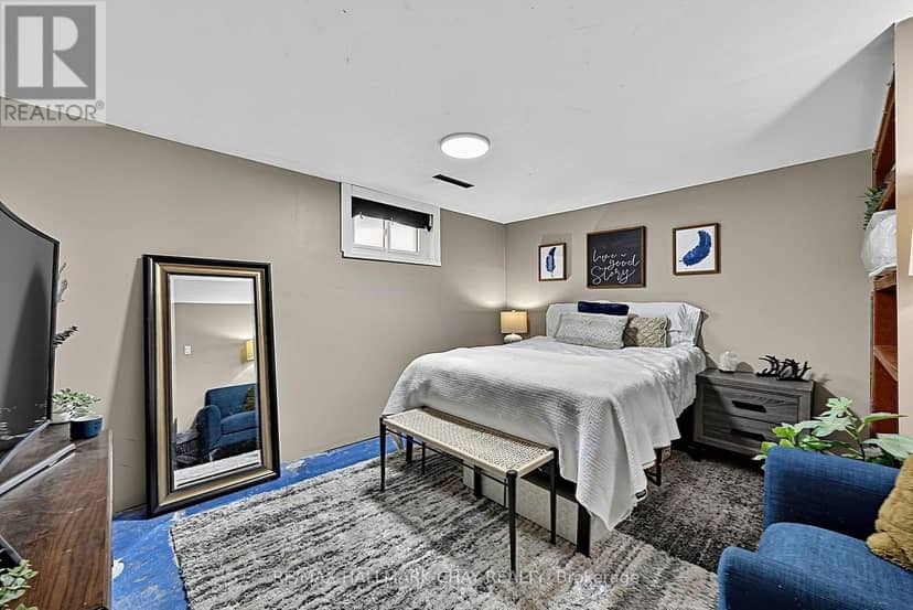 32 Caroline Street — photo 37 of 40
