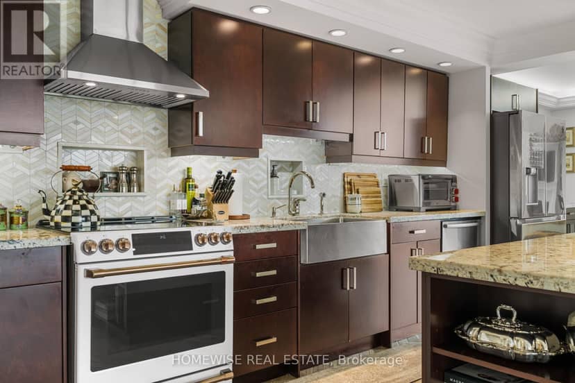 1407 - 2045 Lake Shore Boulevard W — photo 11 of 33