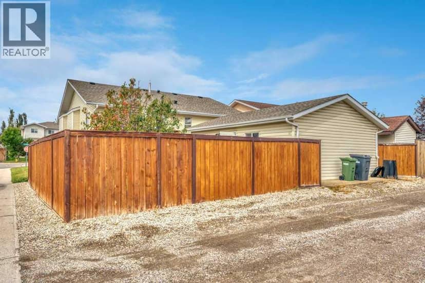 303 Strathaven Drive, Strathmore, photo 5