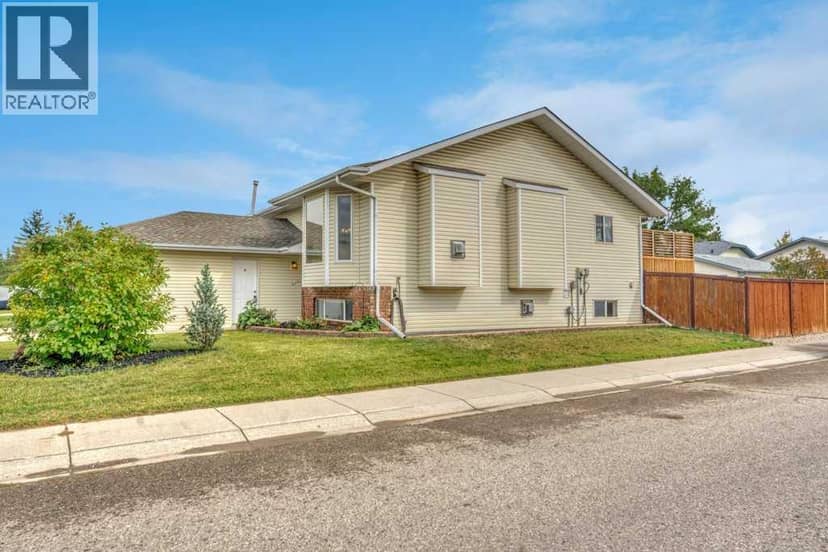 303 Strathaven Drive, Strathmore, photo 4