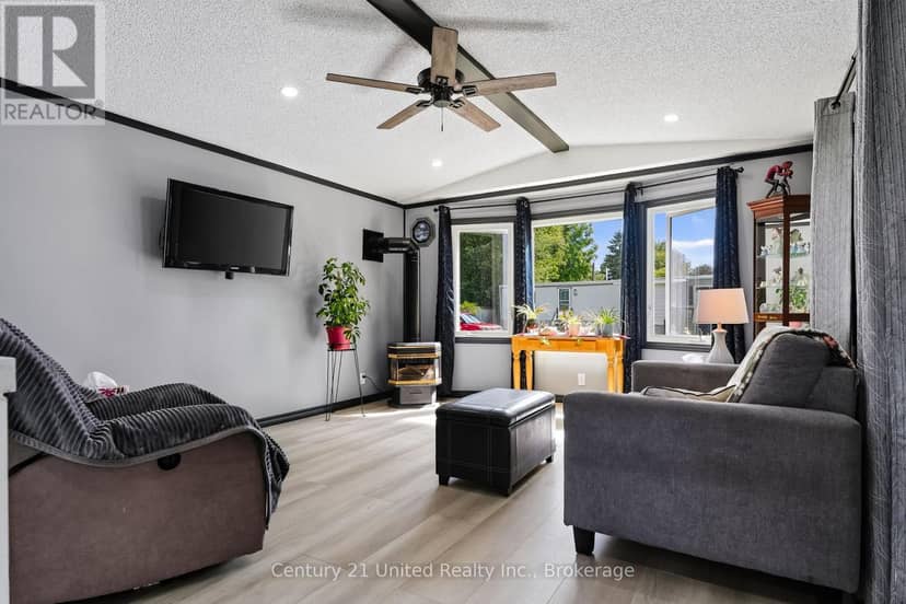 510 Cunningham Crescent — photo 12 of 40