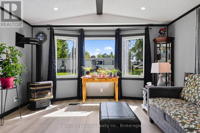 510 Cunningham Crescent — photo 16 of 40