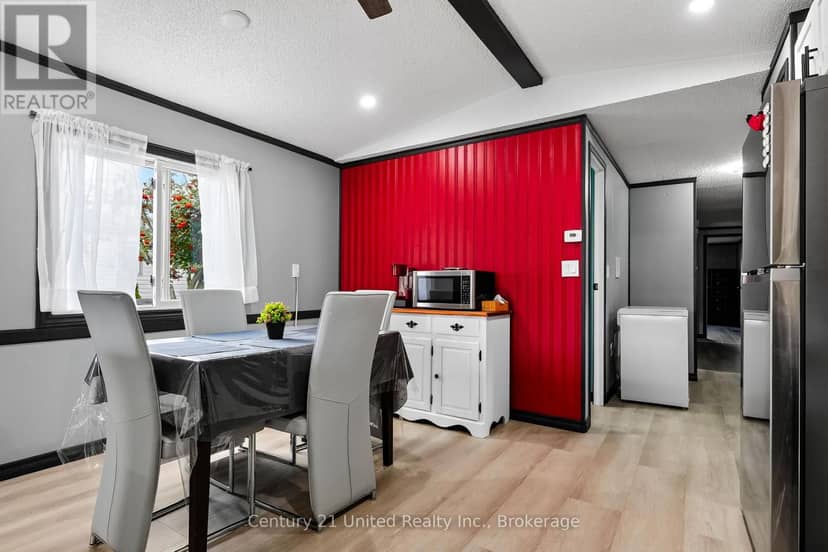 510 Cunningham Crescent — photo 22 of 40