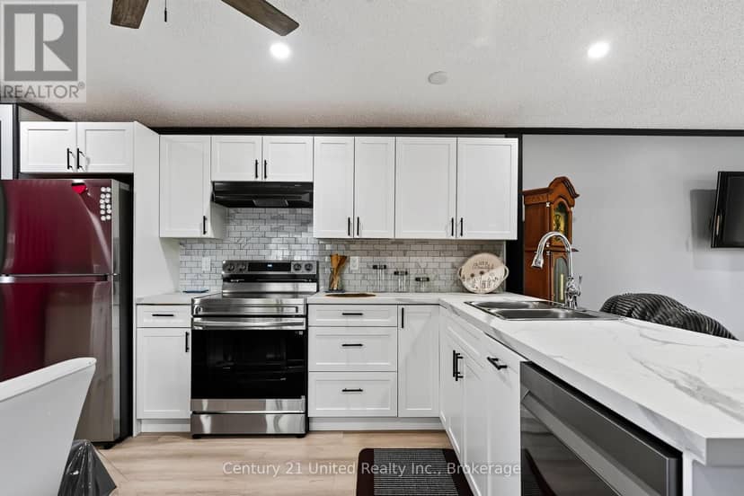 510 Cunningham Crescent — photo 23 of 40