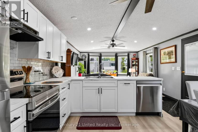 510 Cunningham Crescent — photo 26 of 40