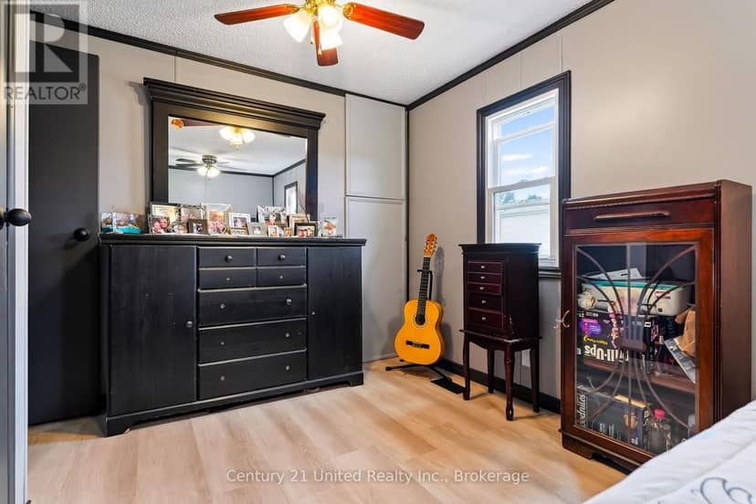 510 Cunningham Crescent — photo 33 of 40