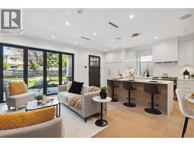 #1 2244 E 11TH AVENUE, Vancouver, photo 2