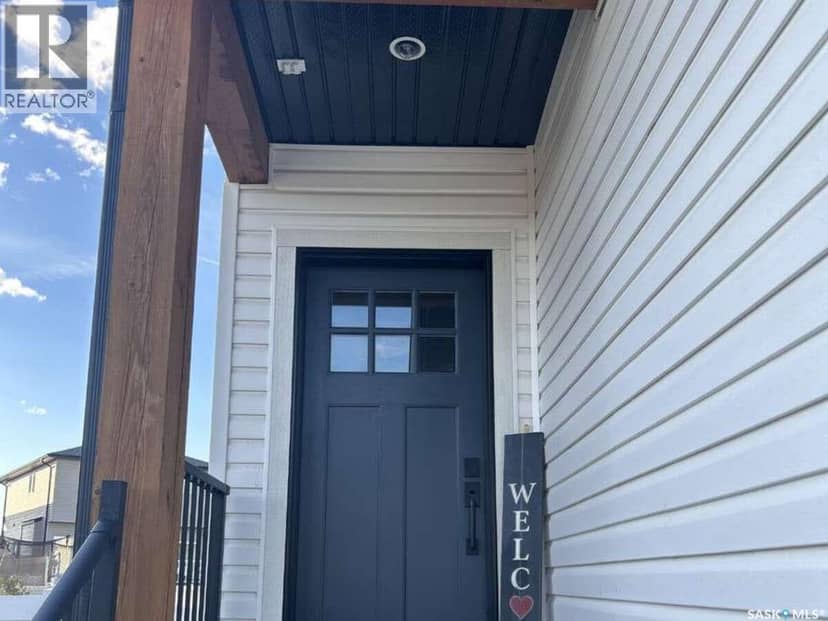 3743 Gee CRESCENT — photo 3 of 22