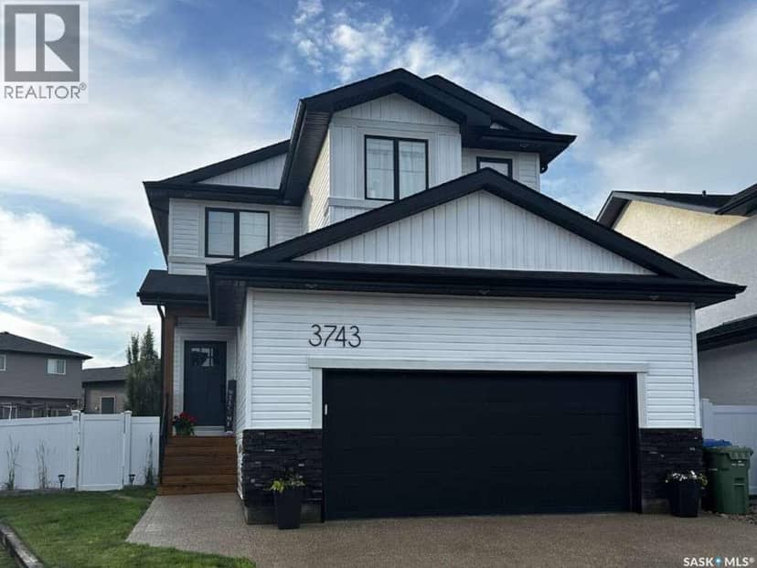 3743 Gee CRESCENT — photo 1 of 22