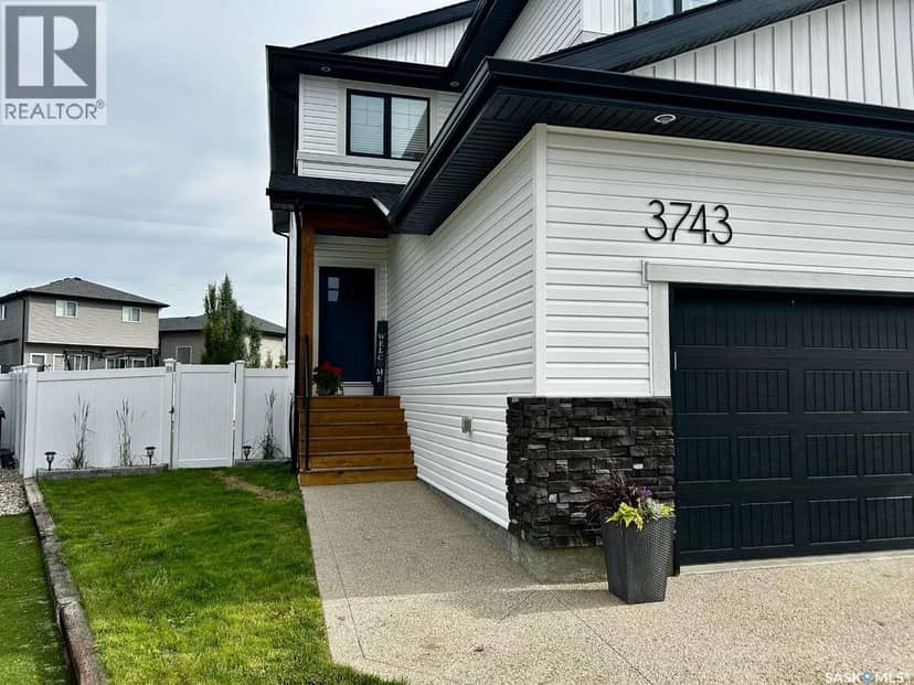 3743 Gee CRESCENT — photo 2 of 22