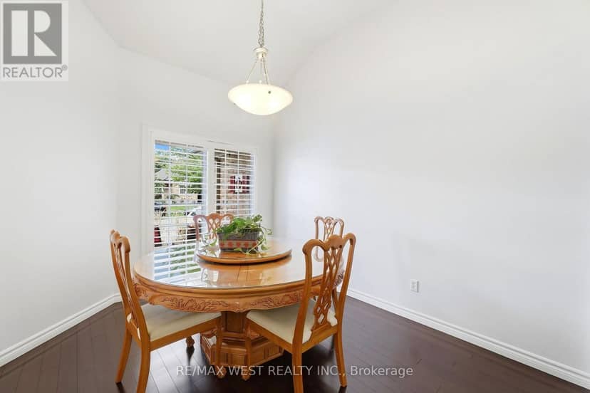 916 Silversmith Street — photo 5 of 12