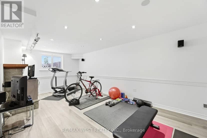 916 Silversmith Street — photo 8 of 12