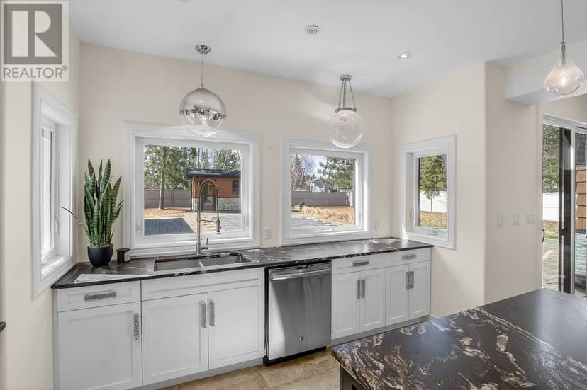 15 Driftwood Avenue — photo 3 of 32