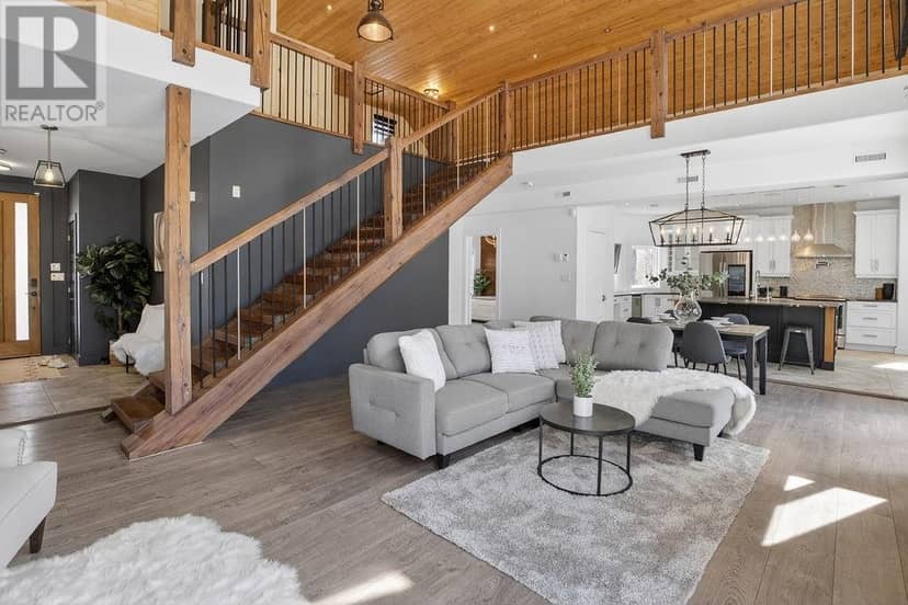15 Driftwood Avenue — photo 9 of 32