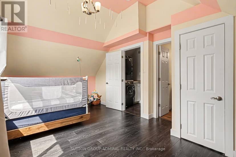406 Stirling Avenue S — photo 15 of 28