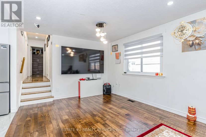 80 Addington Crescent — photo 11 of 40