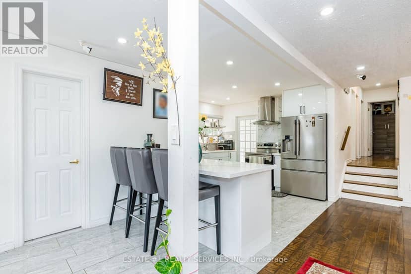 80 Addington Crescent — photo 14 of 40