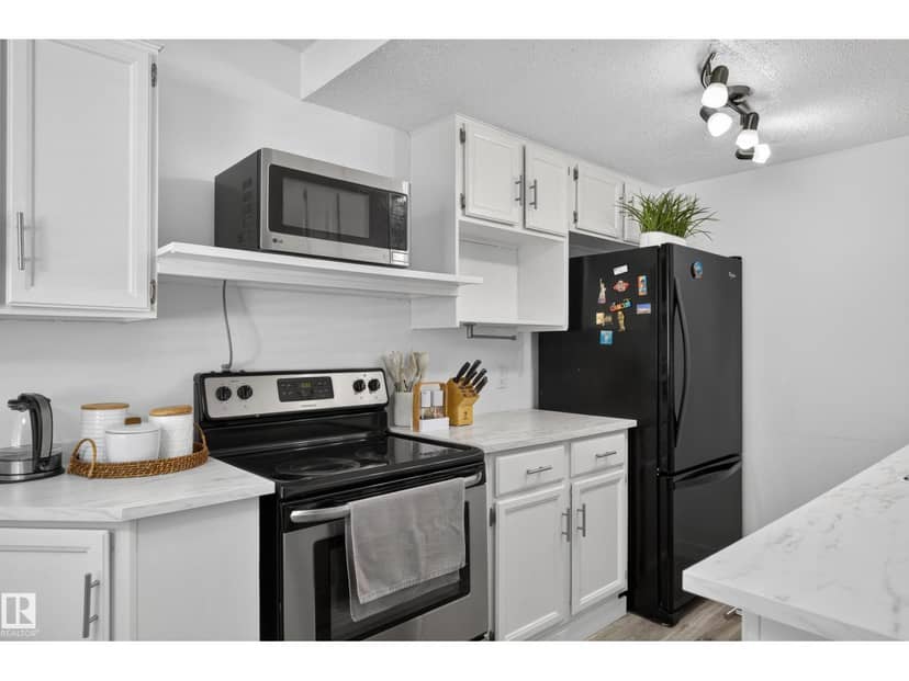 130 Woodstock NW NW, Edmonton, photo 2