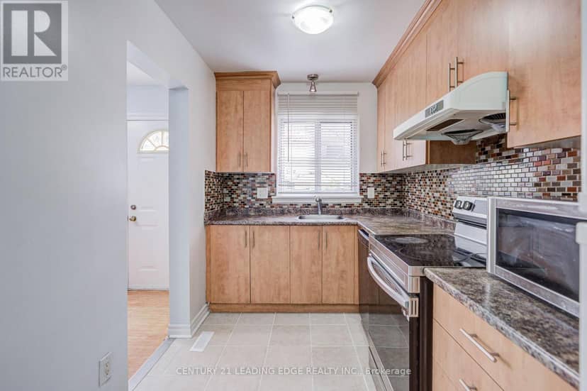 285 - 268 Fleetwood Crescent — photo 17 of 40