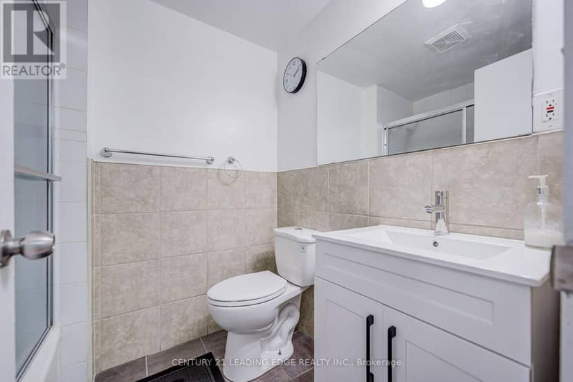 285 - 268 Fleetwood Crescent — photo 25 of 40