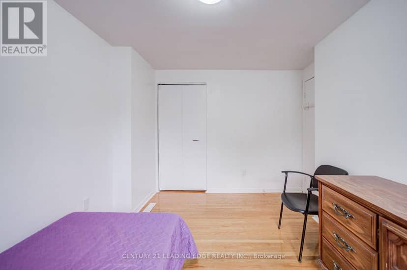 285 - 268 Fleetwood Crescent — photo 31 of 40