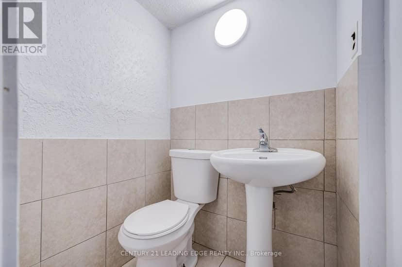 285 - 268 Fleetwood Crescent — photo 36 of 40