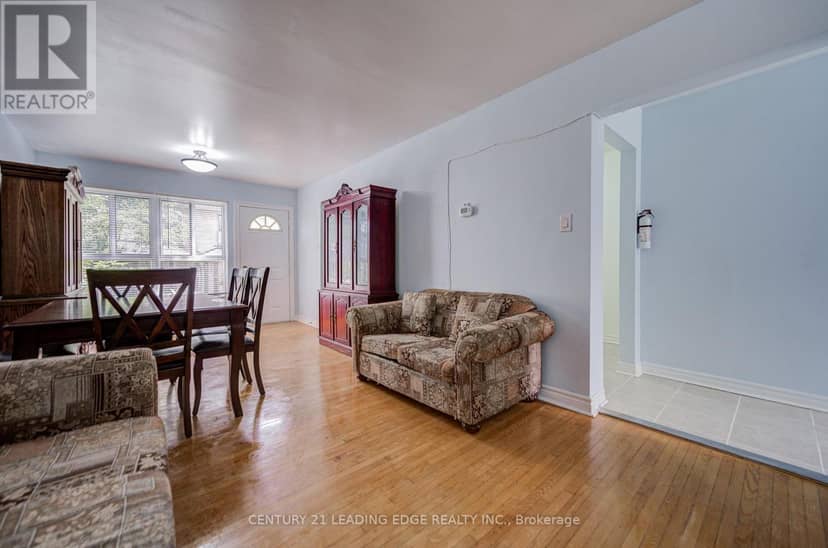 285 - 268 Fleetwood Crescent — photo 8 of 40