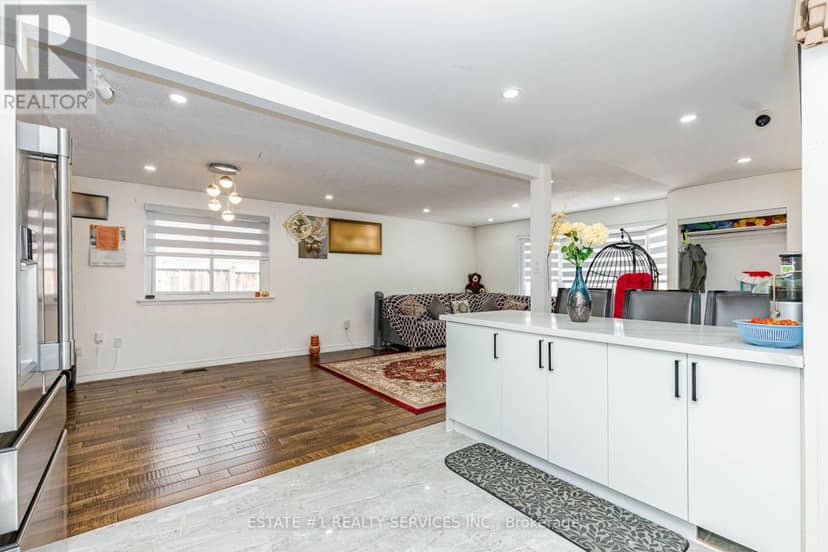 80 Addington Crescent — photo 20 of 40