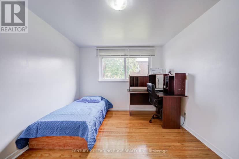 285 - 268 Fleetwood Crescent — photo 33 of 40