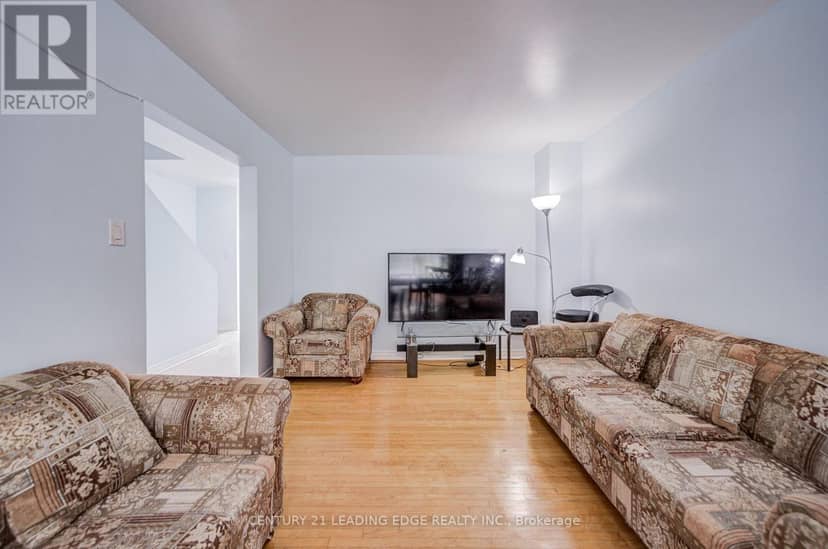 285 - 268 Fleetwood Crescent — photo 9 of 40