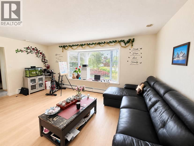 1374 SOWDEN STREET, North Vancouver, photo 3