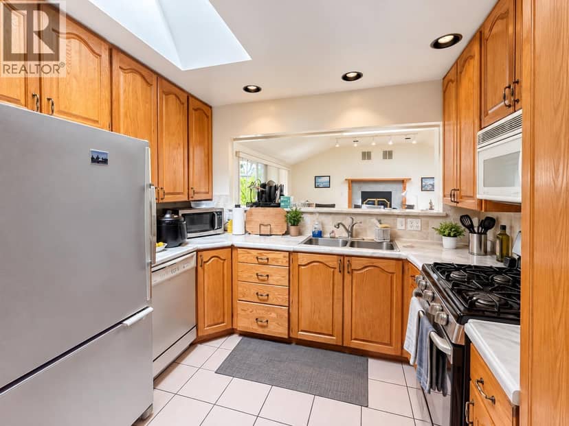 1374 SOWDEN STREET, North Vancouver, photo 4