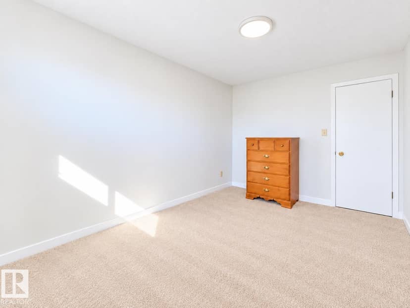 7011 141 Avenue NW NW NW — photo 14 of 33