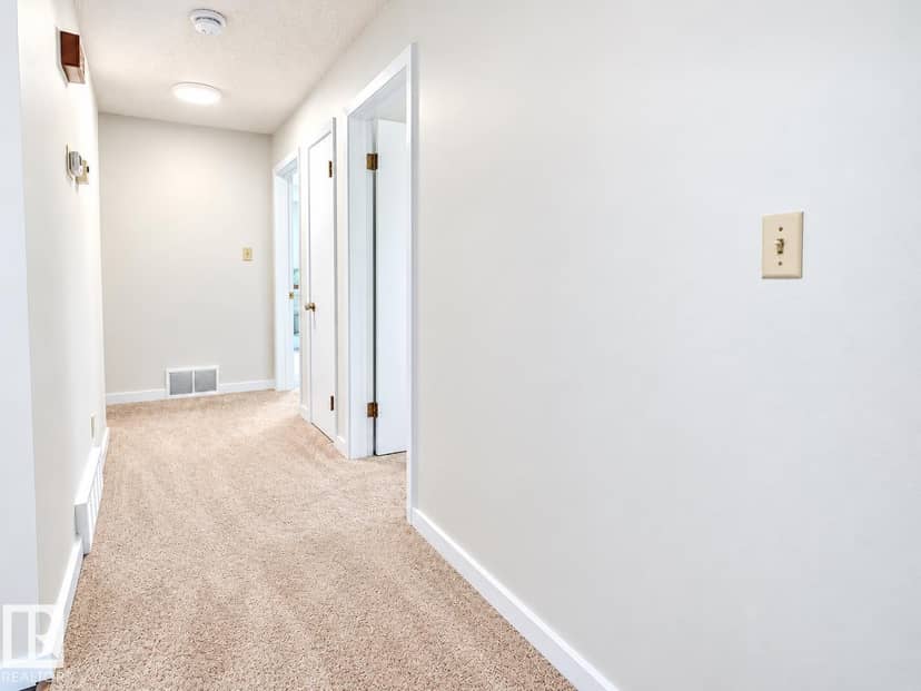 7011 141 Avenue NW NW NW — photo 10 of 33