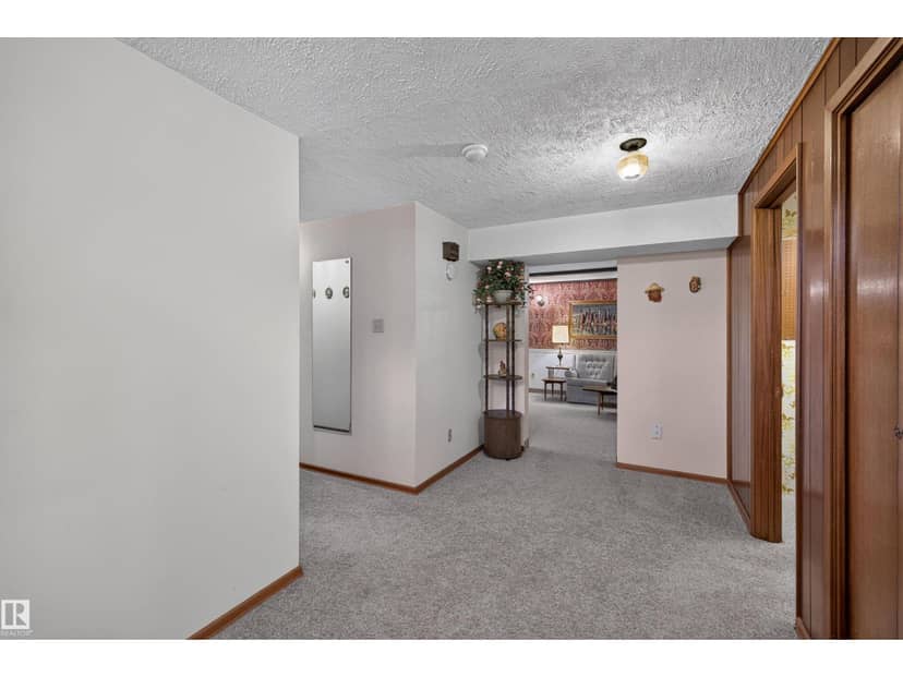 7011 141 Avenue NW NW NW — photo 18 of 33