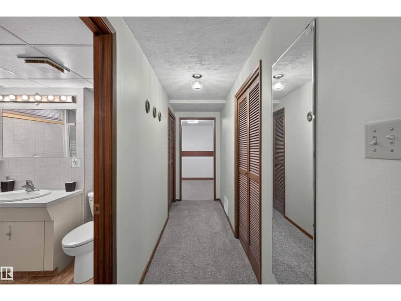 7011 141 Avenue NW NW NW — photo 19 of 33