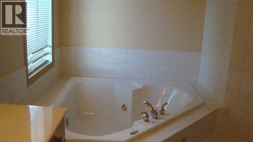 21 1 Street E — photo 16 of 40