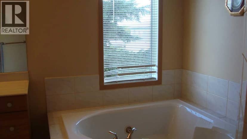 21 1 Street E — photo 17 of 40