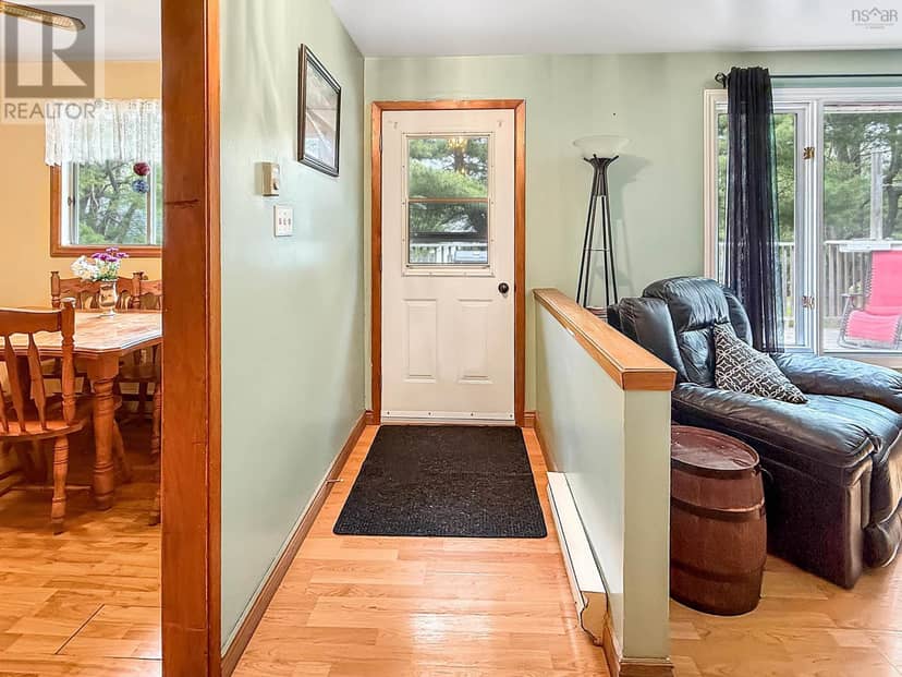 26 South Hill Drive — photo 4 of 36