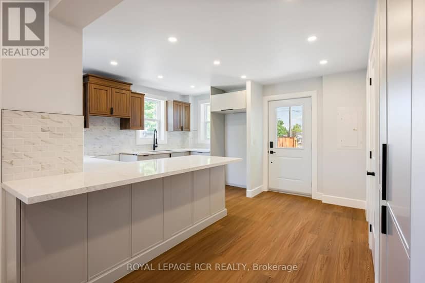 402 Main Street E — photo 10 of 32