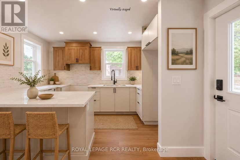 402 Main Street E — photo 11 of 32