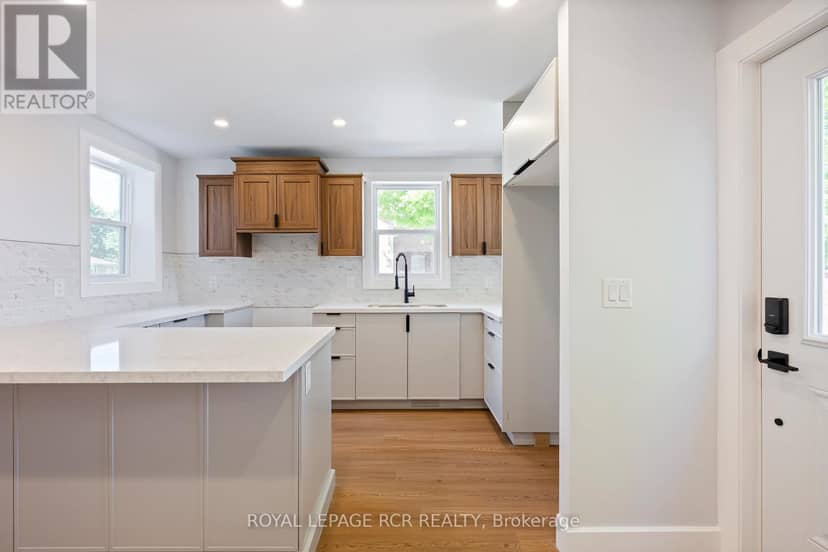 402 Main Street E — photo 12 of 32
