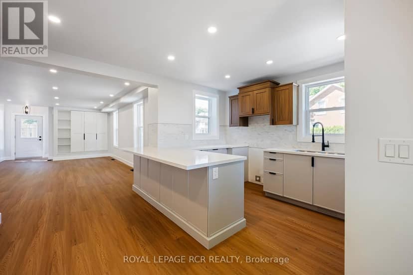 402 Main Street E — photo 13 of 32