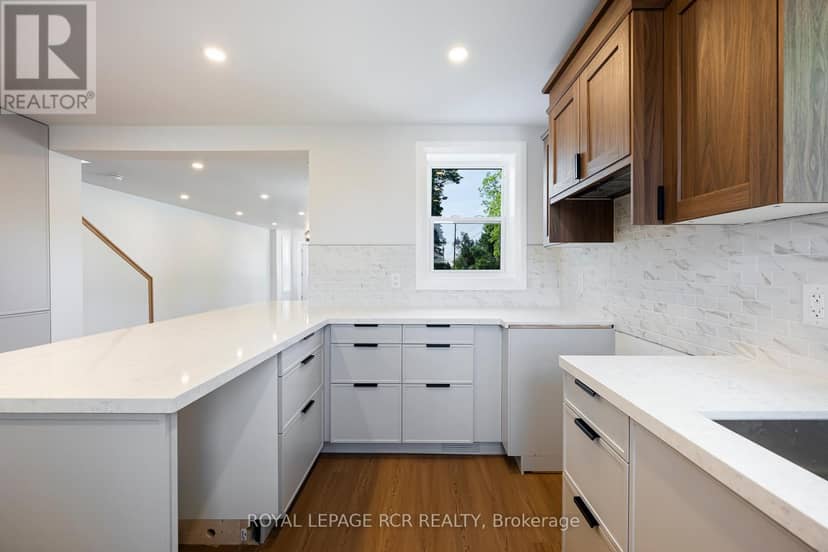 402 Main Street E — photo 14 of 32