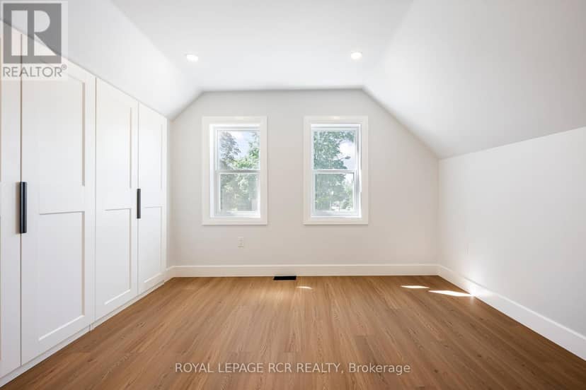 402 Main Street E — photo 17 of 32