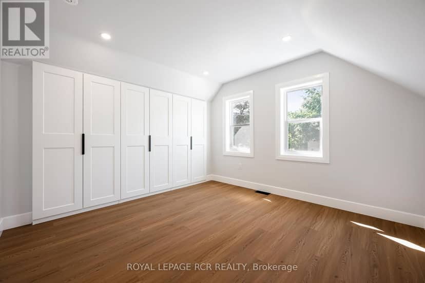 402 Main Street E — photo 18 of 32