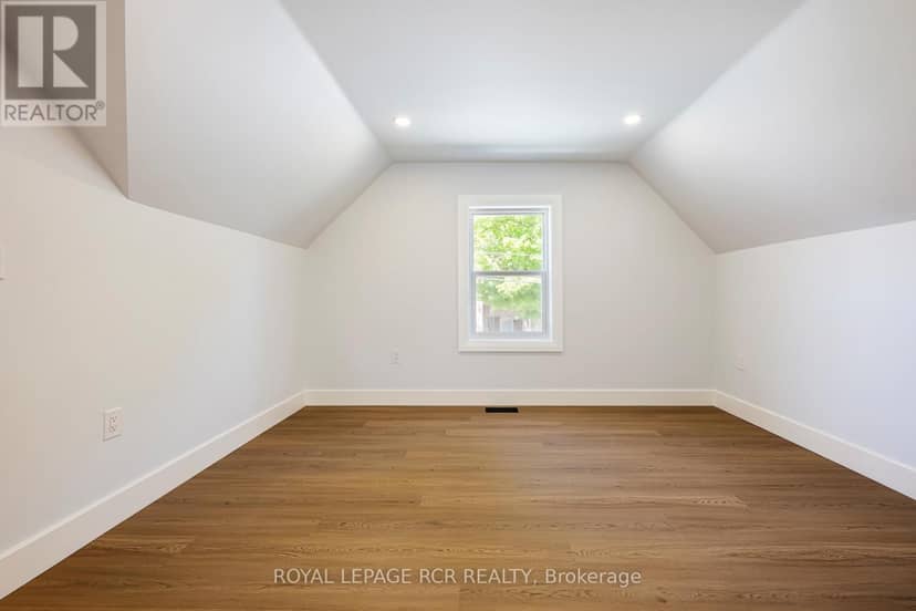 402 Main Street E — photo 20 of 32