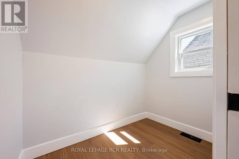 402 Main Street E — photo 23 of 32