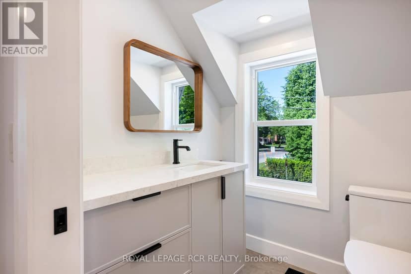 402 Main Street E — photo 26 of 32